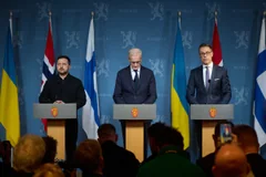 Volodymyr Zelenskyy, Jonas Gahr Støre and Alexander Stubb at lecterns in Oslo on 20 October 2026.